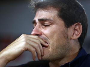 Iker Casillas depicting a hard farewell to a club he gave so much to. (via mundodeportivo)